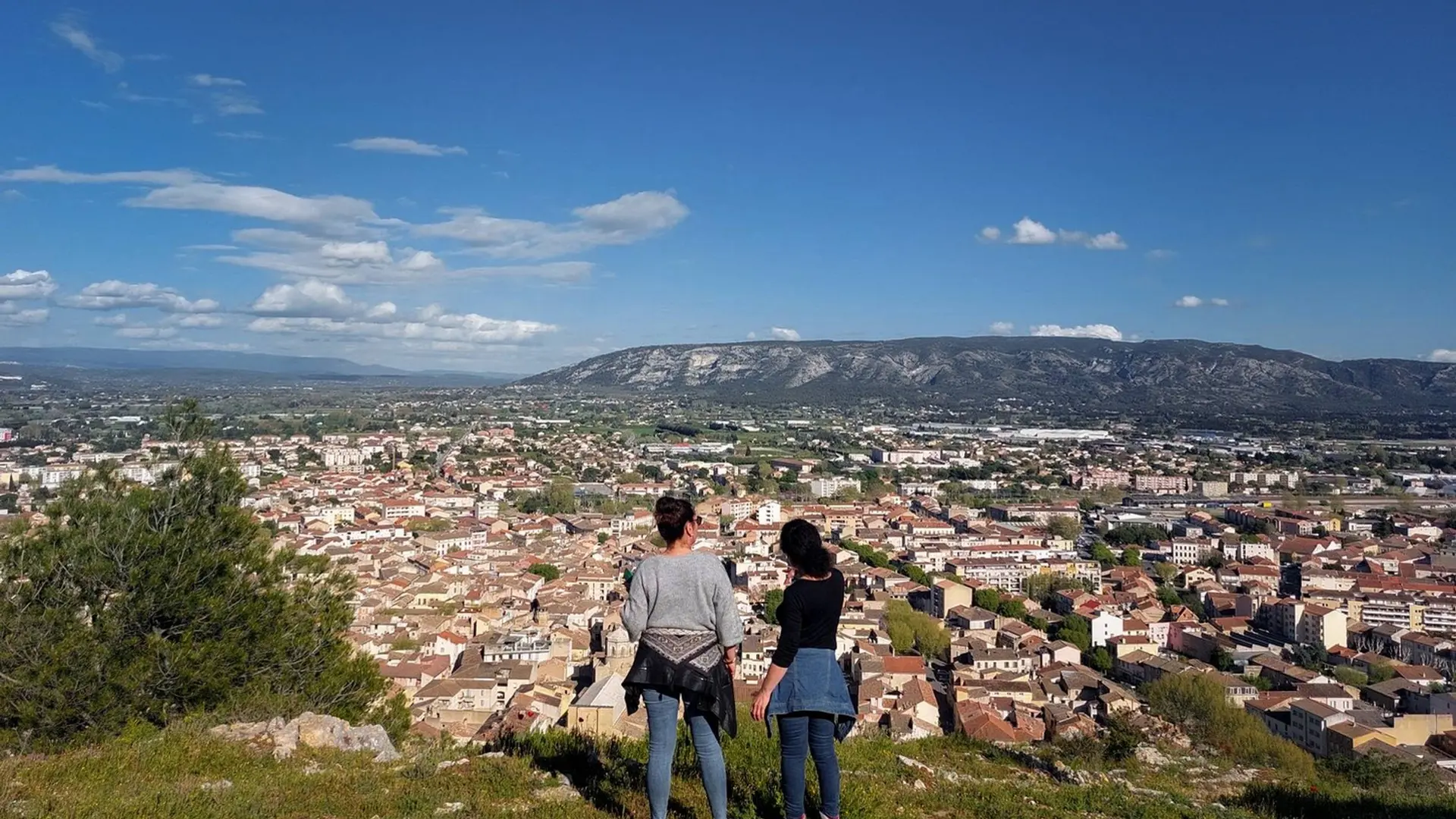 Cavaillon et le Petit Luberon depuis la colline Saint-Jacques