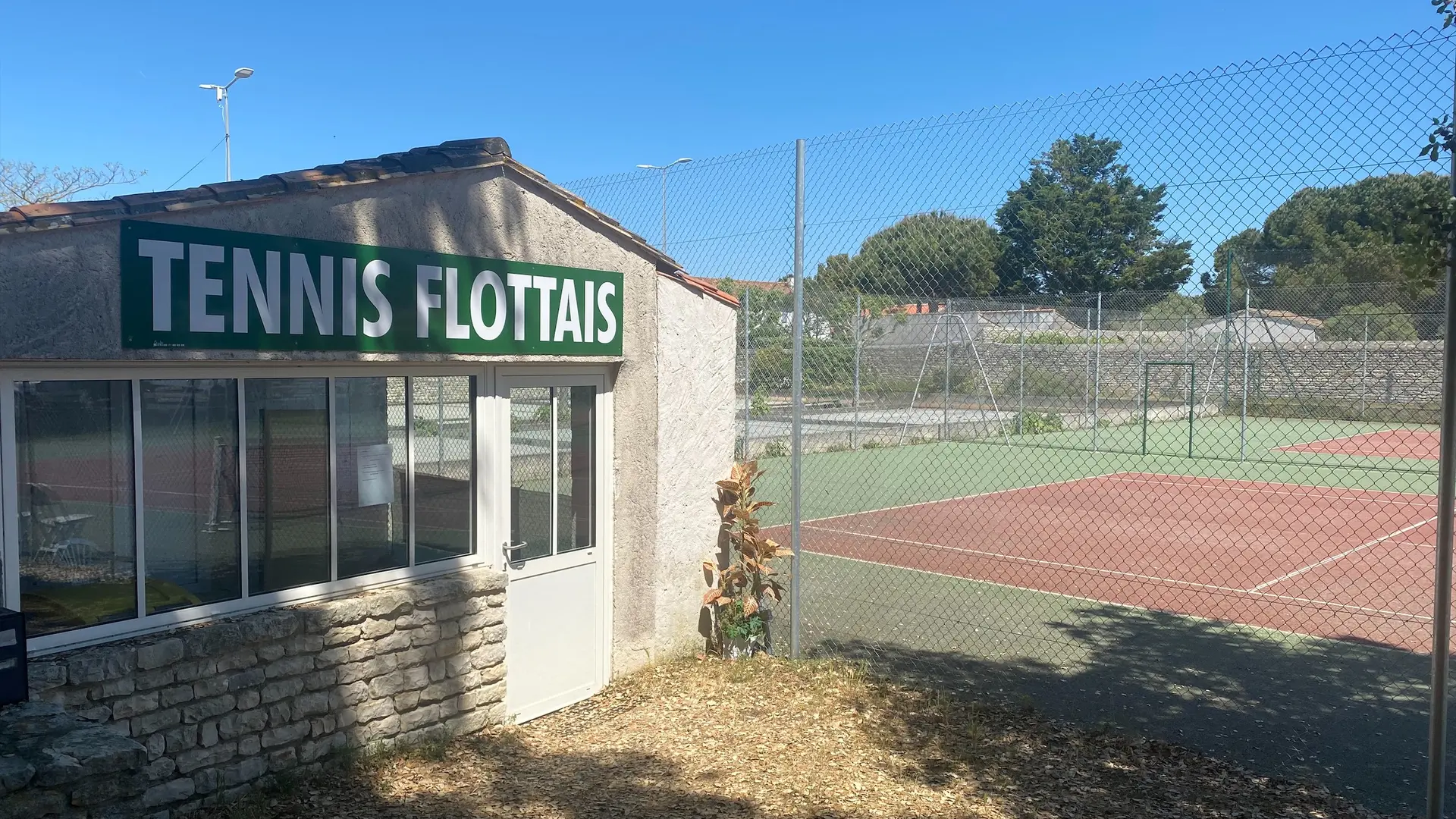 Stages et cours de tennis à La Flotte