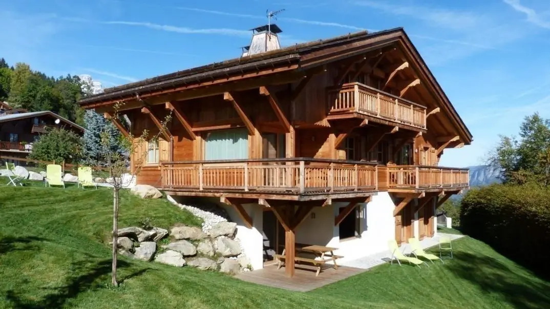 les balcons et terrasses sont faces au Mont Blanc