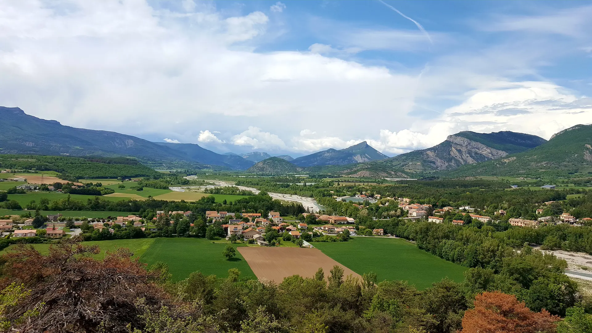 Vue sur Eyguians