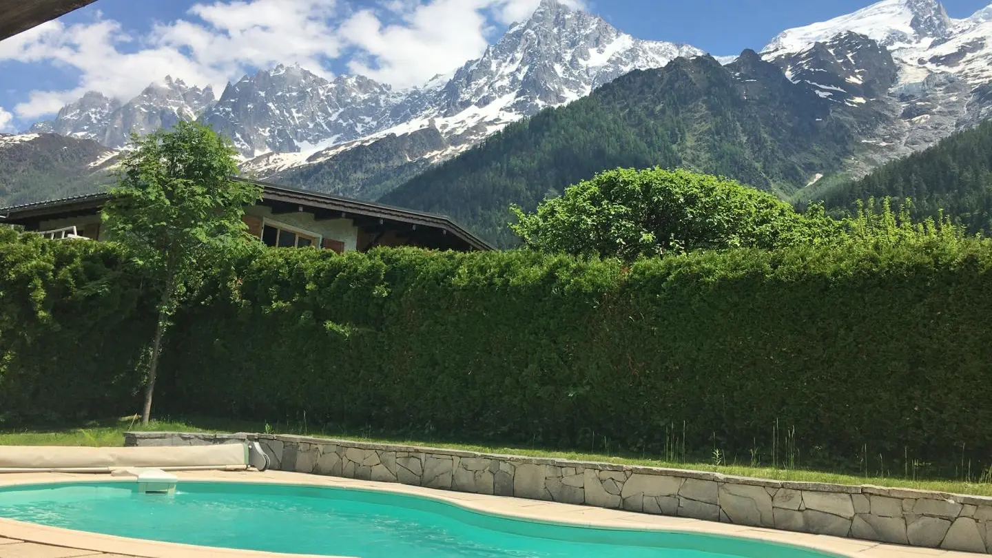 Piscine commune située sur l'arrière du gîte