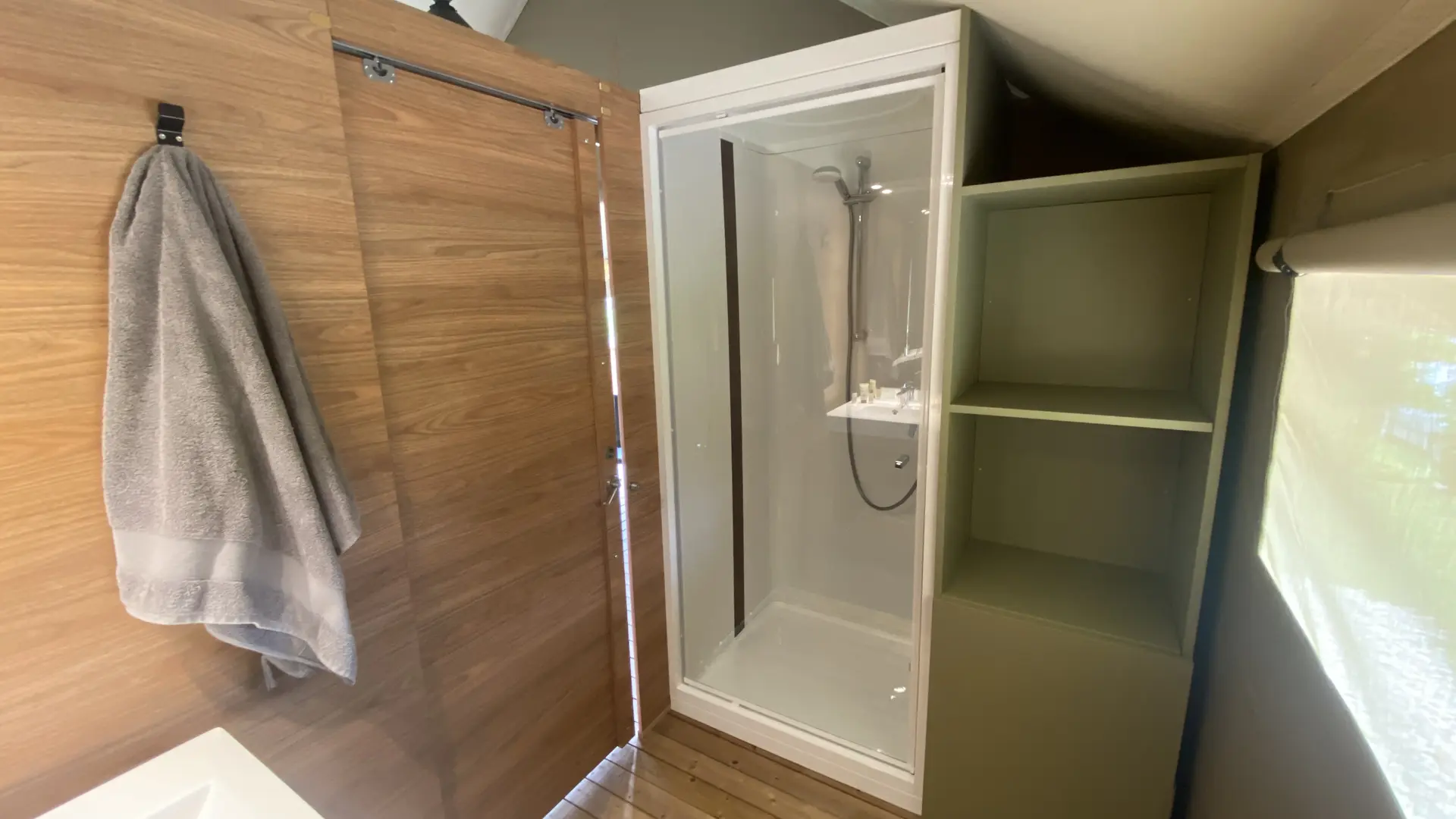 Tente Cozy glamping Tente Lodge camping 12 cols sanitaire
