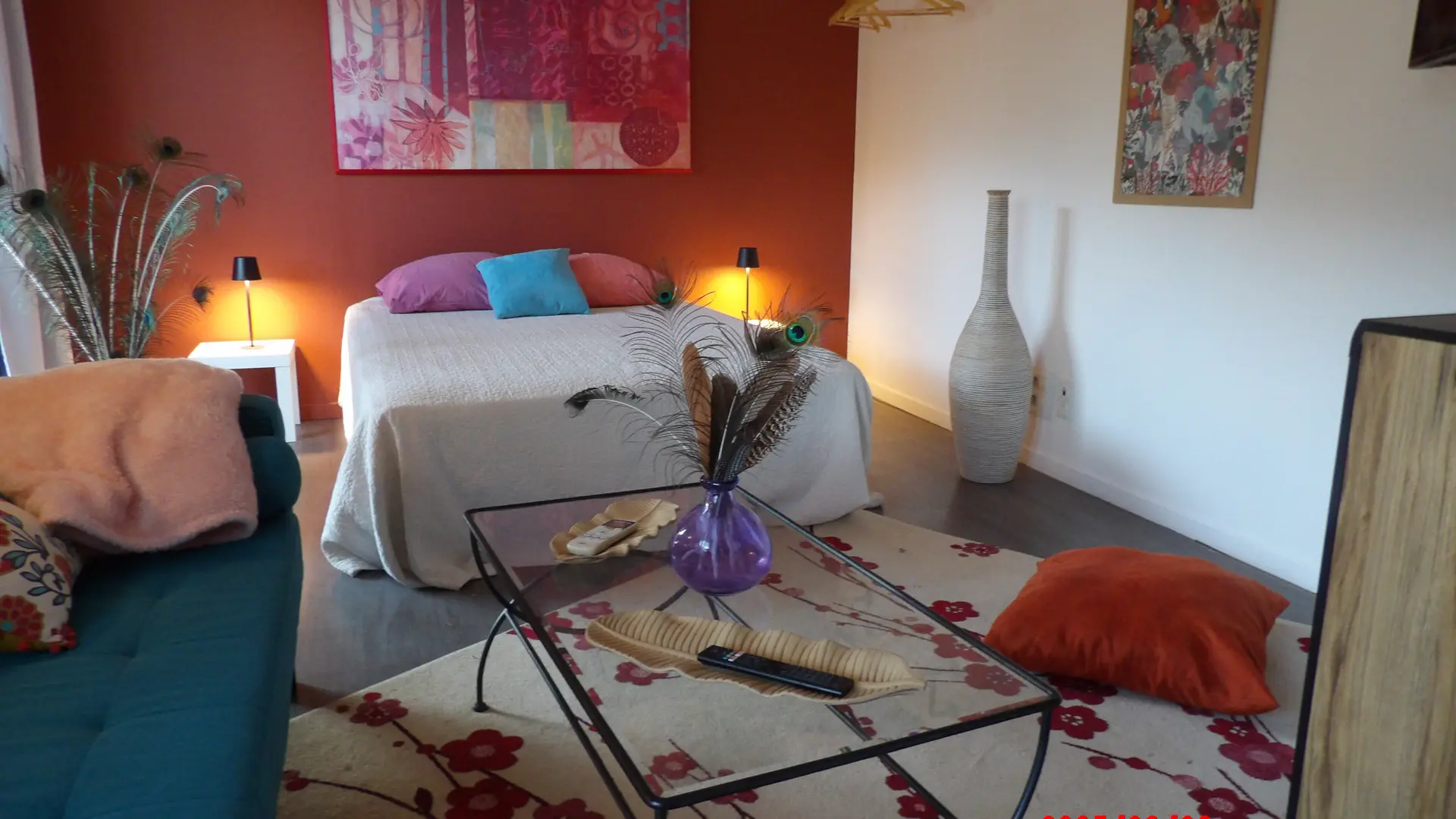 Pomme de pin_Le Thor chambre colorée