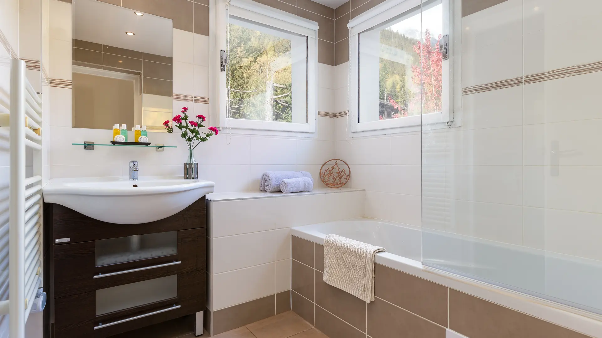 Salle de bain chambre supérieure double ou twin