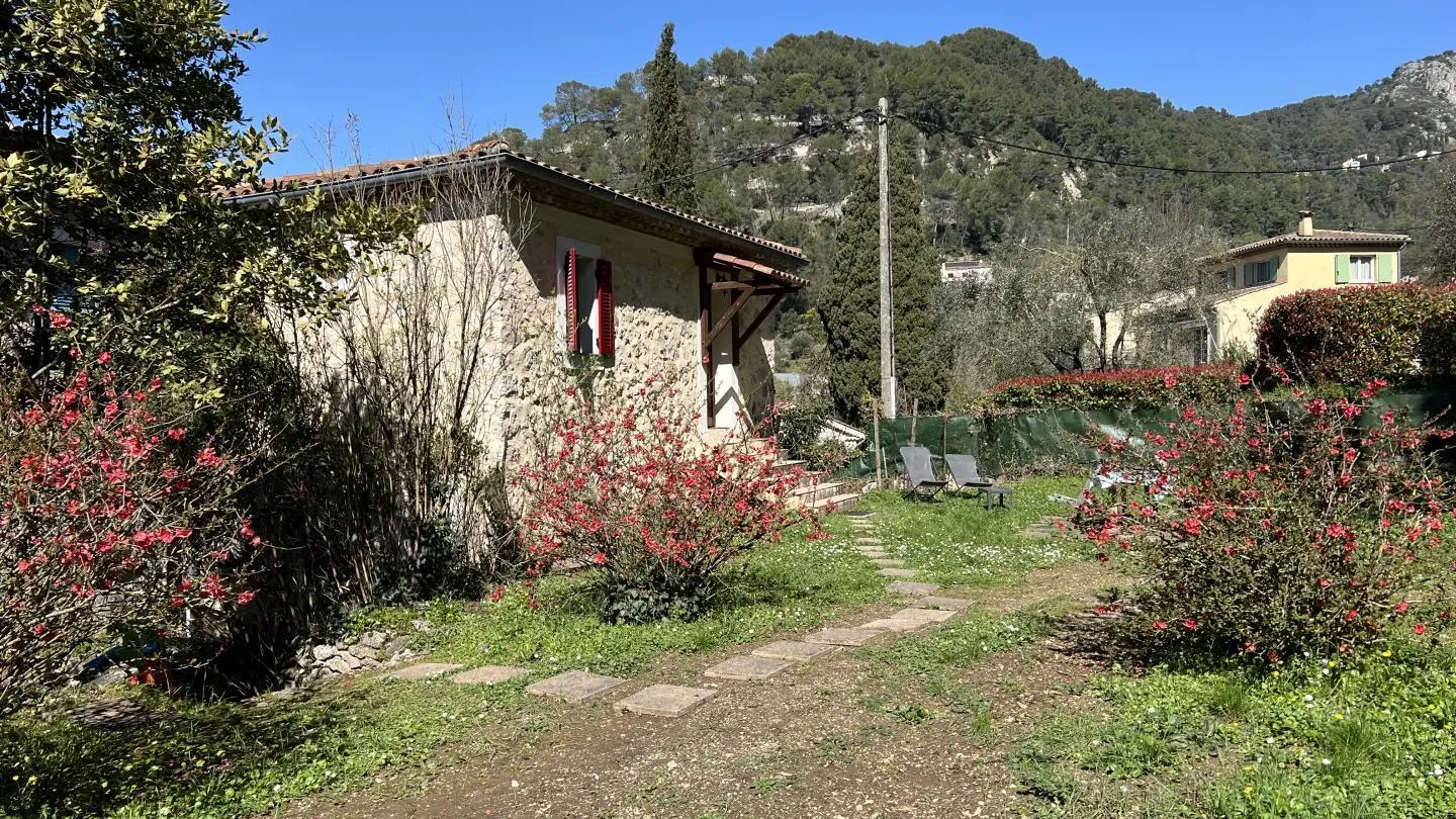 Gîte L'Abaguie-Coin repas extérieur-Jardin-Peillon-Gîtes de France des Alpes-Maritimes