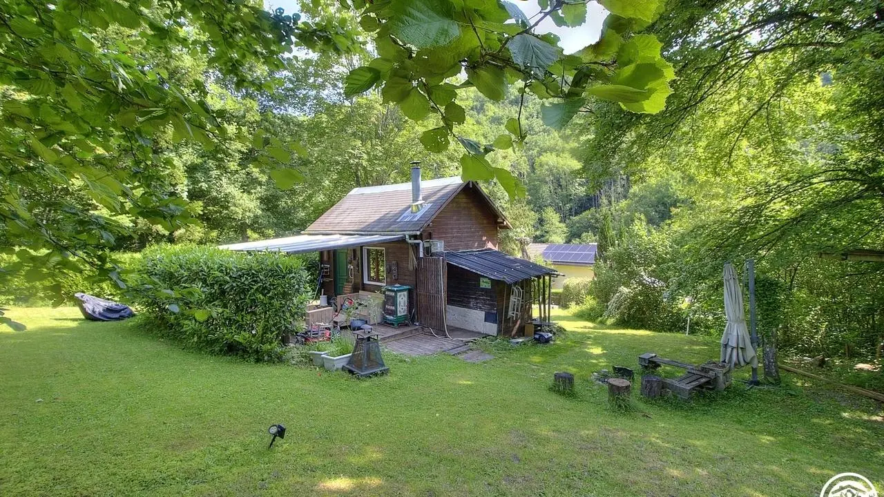 La petite cabane avec son sauna.