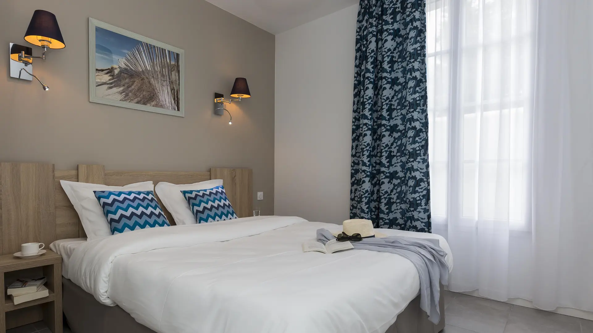 Chambre avec lit double