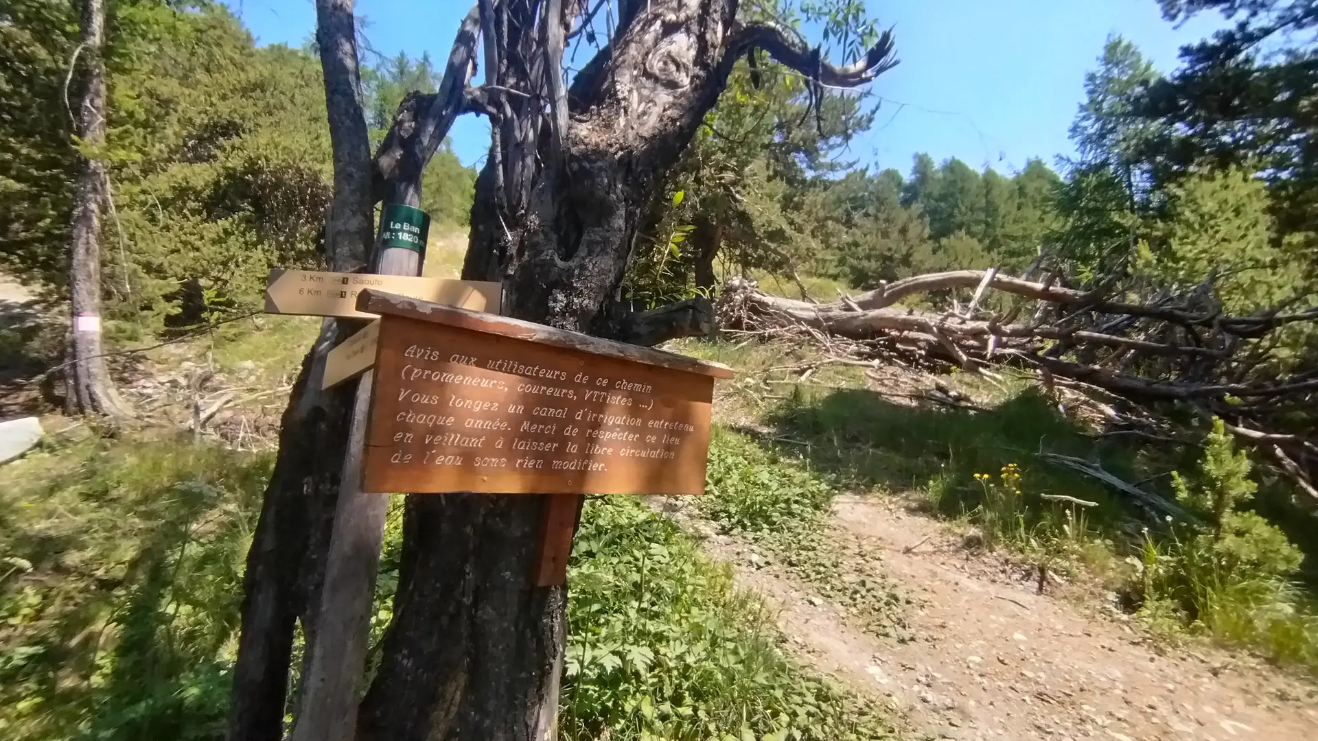 Canaux d'irrigation sur la dernière partie de la descente