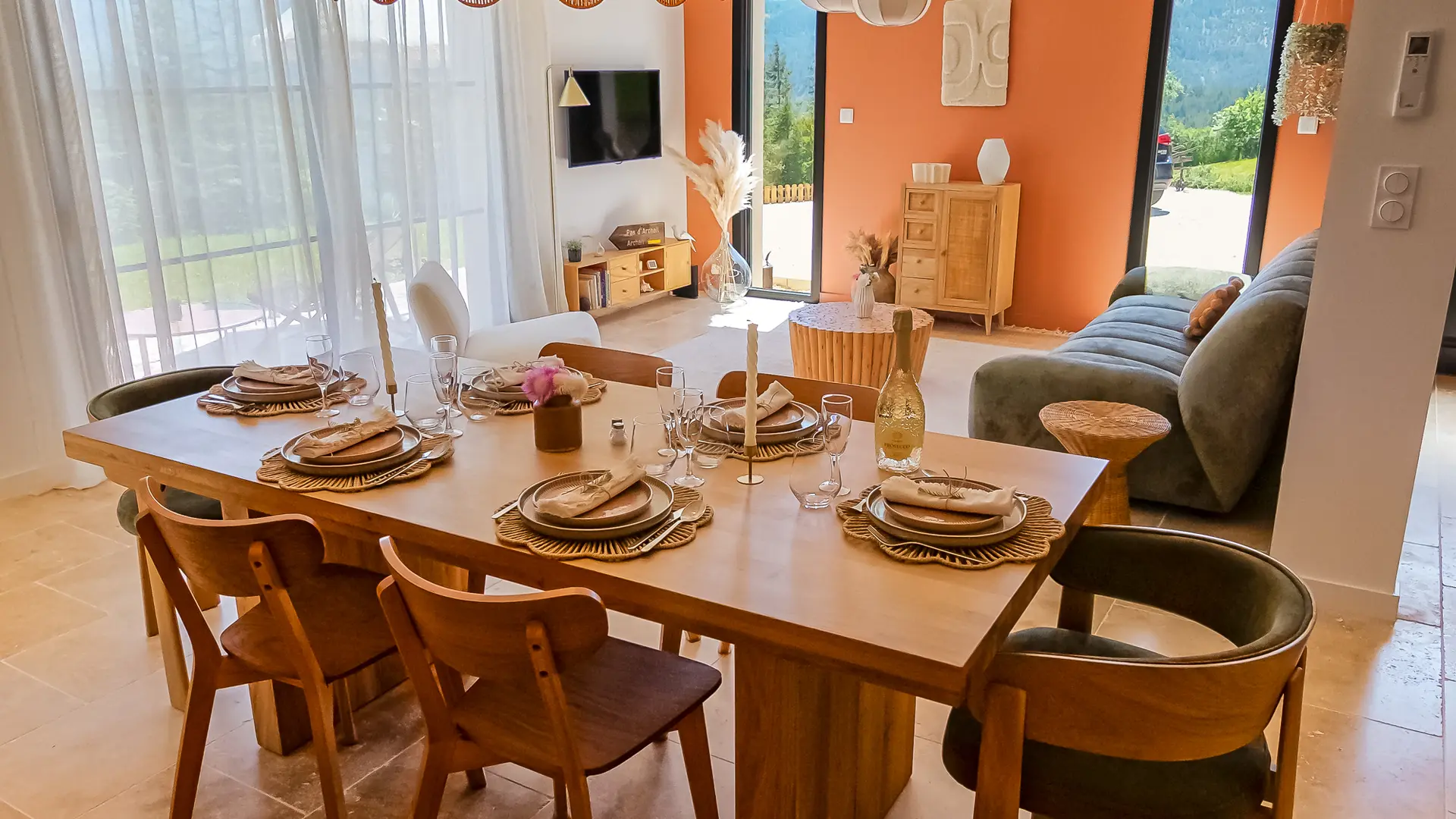 Salle à manger et table 6 couverts