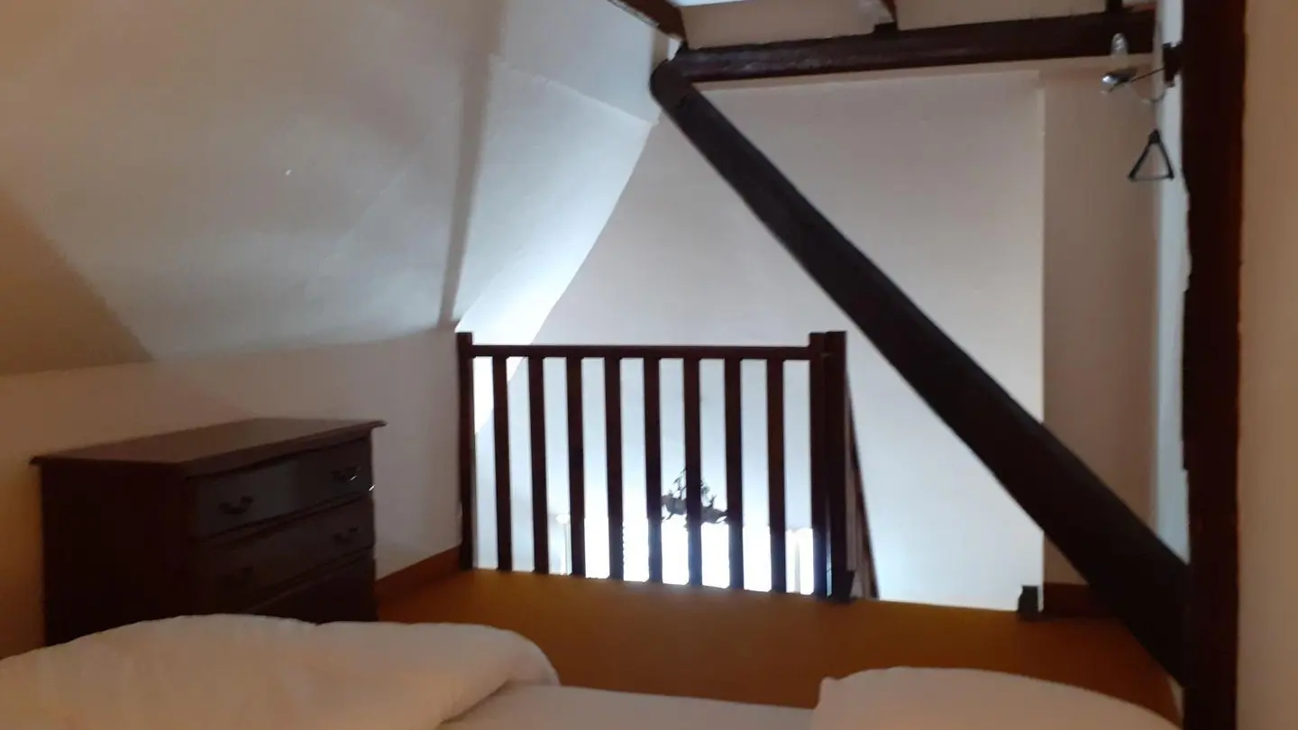 Gîte Le Génépi-Chambre 2 sur Mezzanine ouverte Lit double-Roubion-Gîtes de France des Alpes-Maritimes