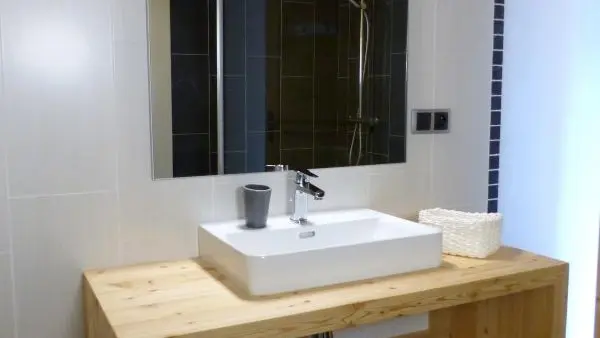 Salle d'eau indépendante à l'étage