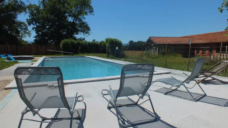 La piscine de 16 mètres de long