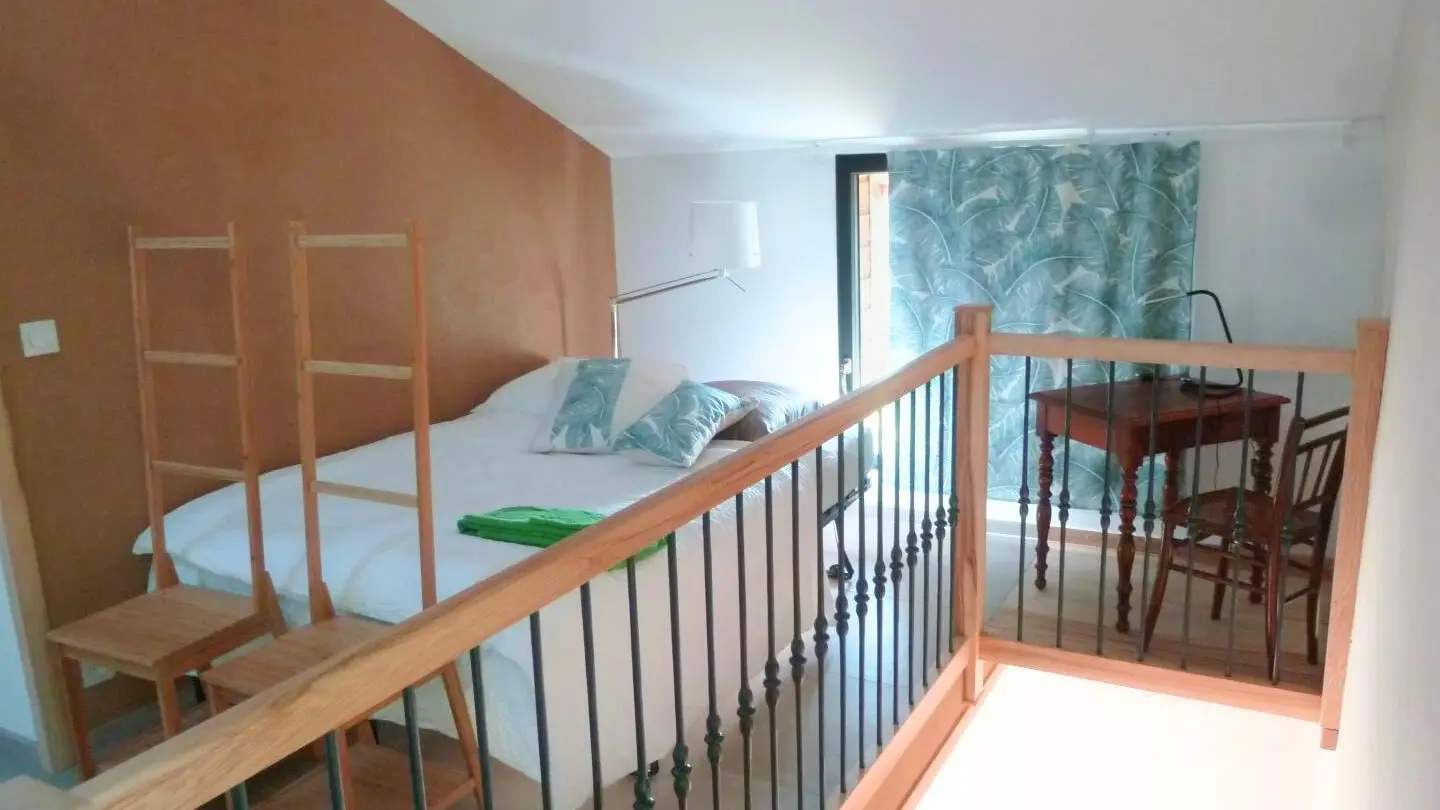 Mezzanine et son couchage en 140