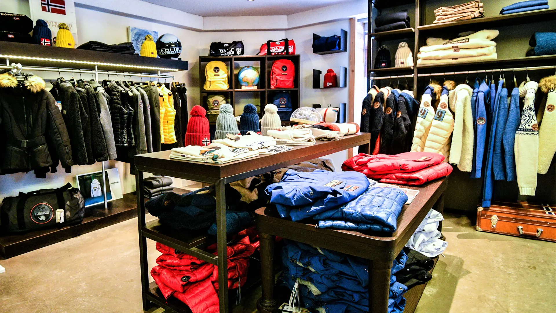 Intérieur commerce 1 _La Poudreuse