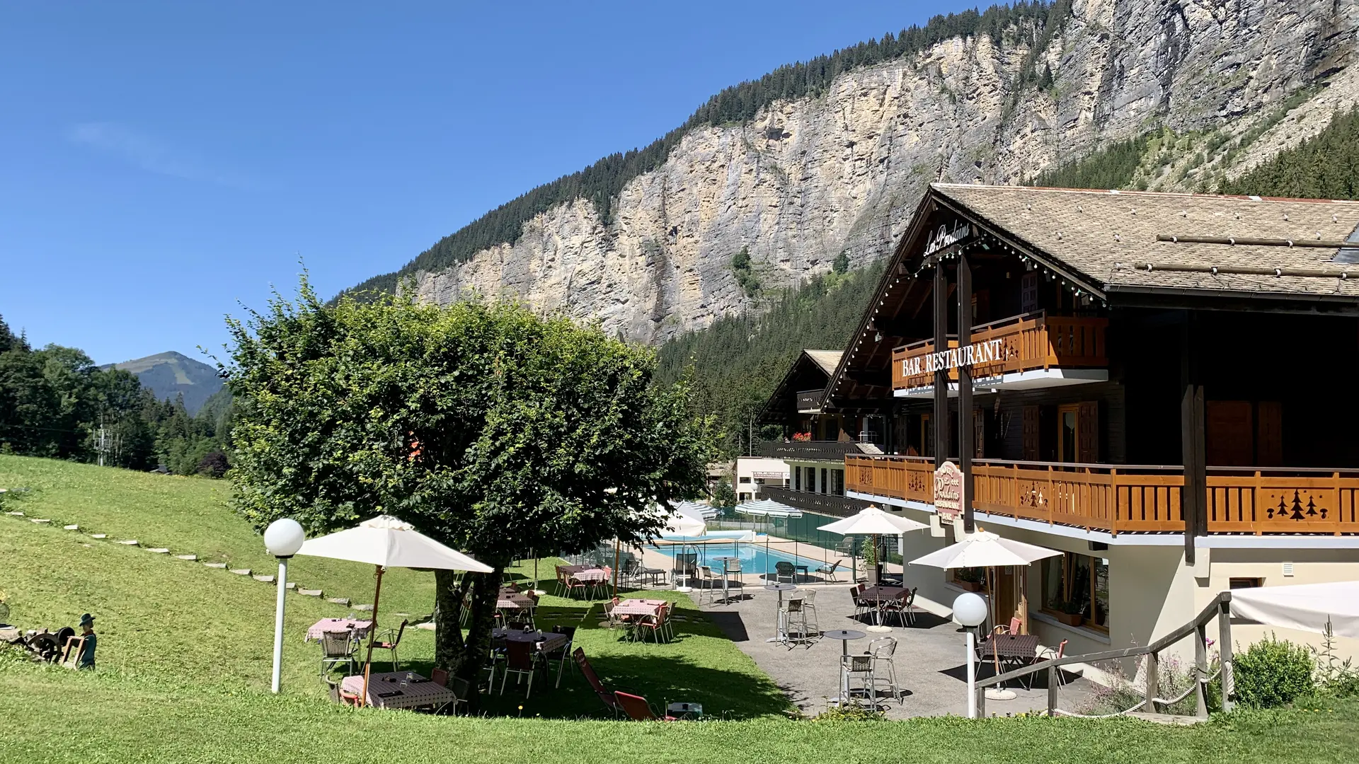 Hôtel Les Prodains en été