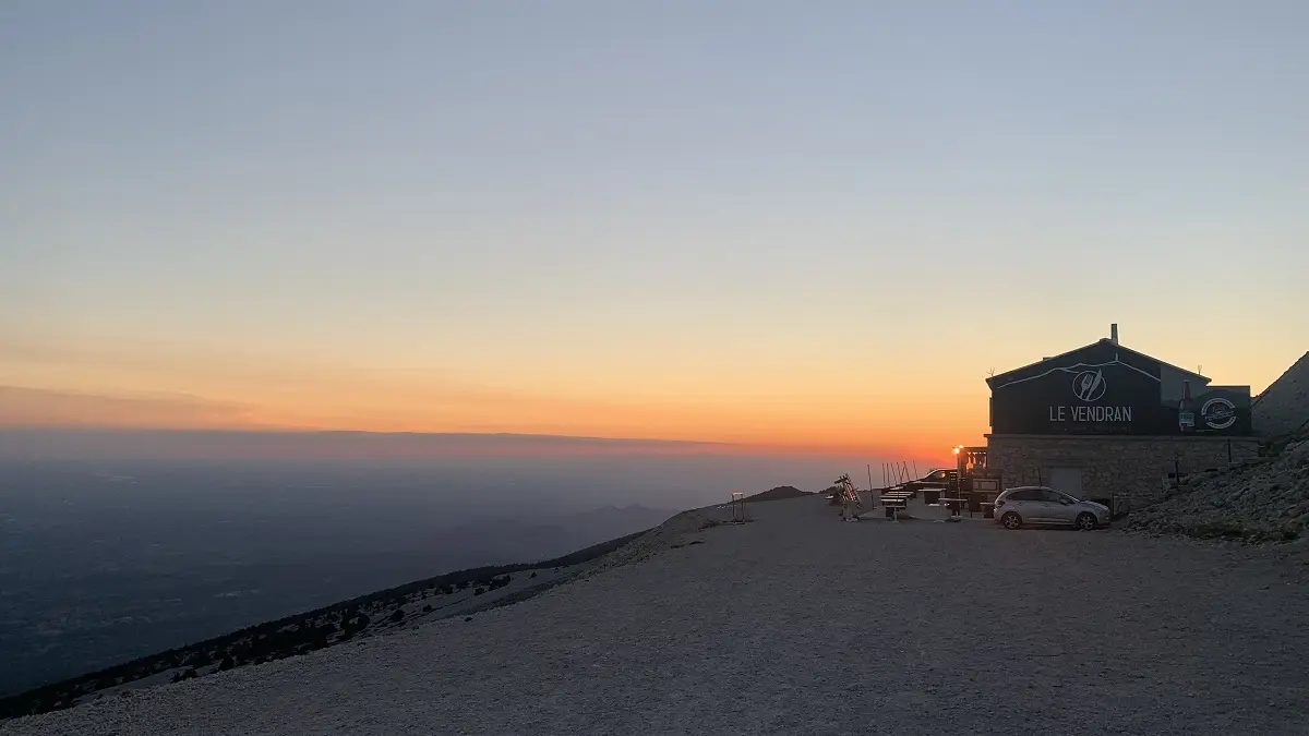 Coucher de soleil au restaurant