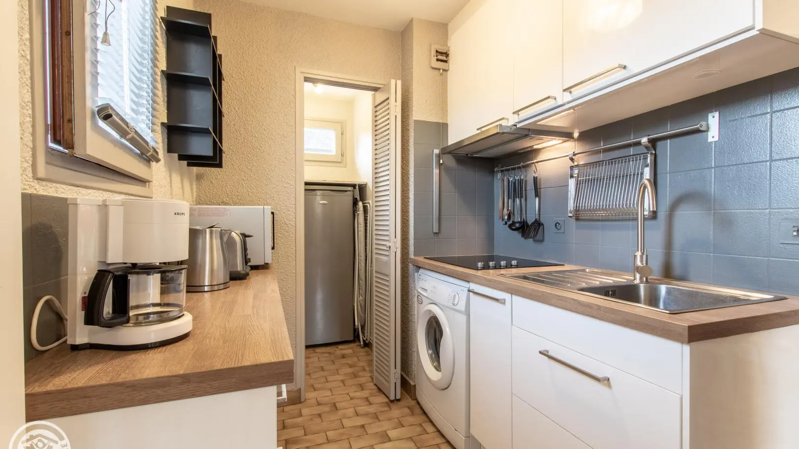 Cuisine ouverte et cellier