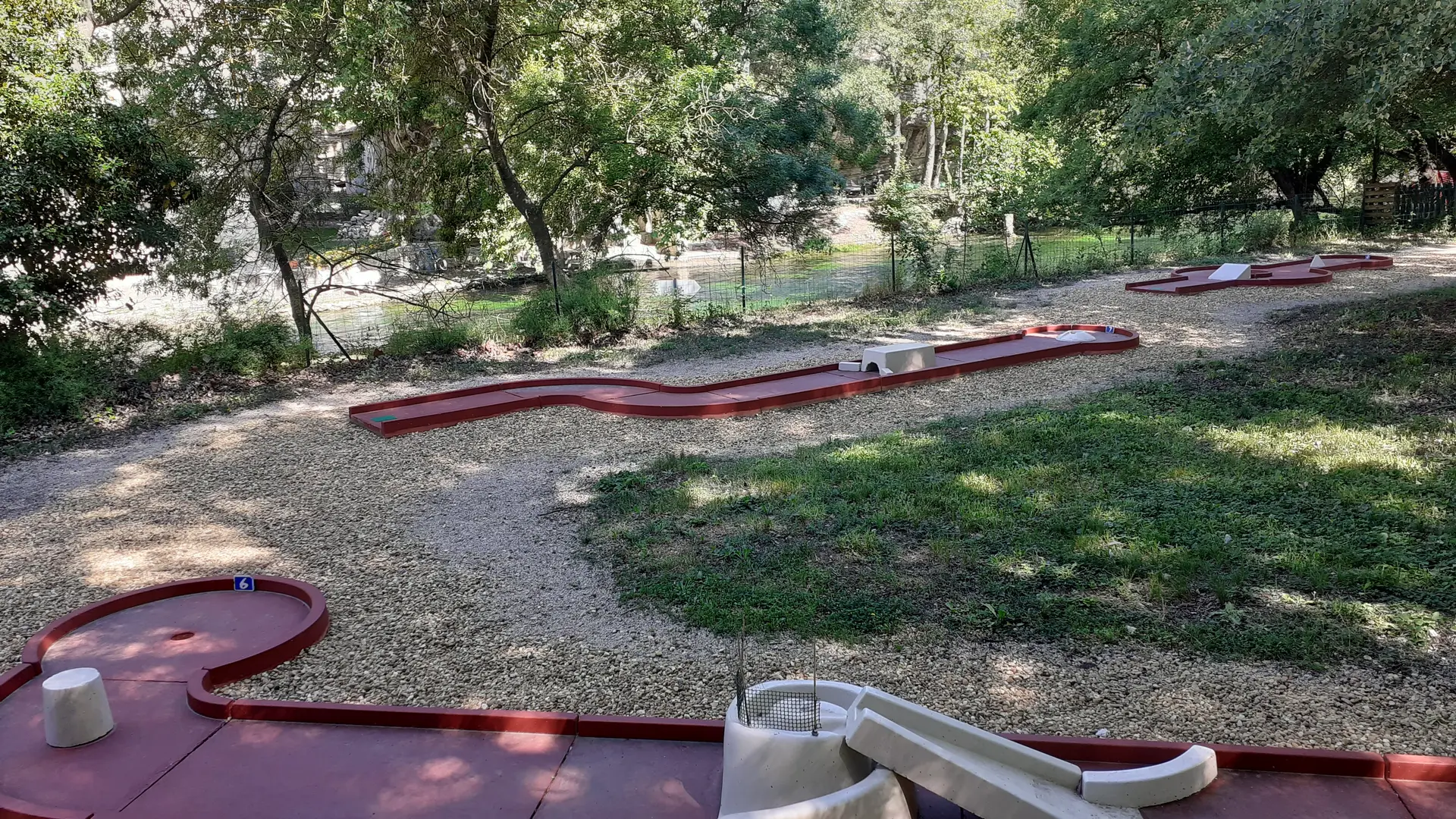 Complexe Loisirs Yoye - Mini Golf, Paintball..._Fontaine-de-Vaucluse mini golf