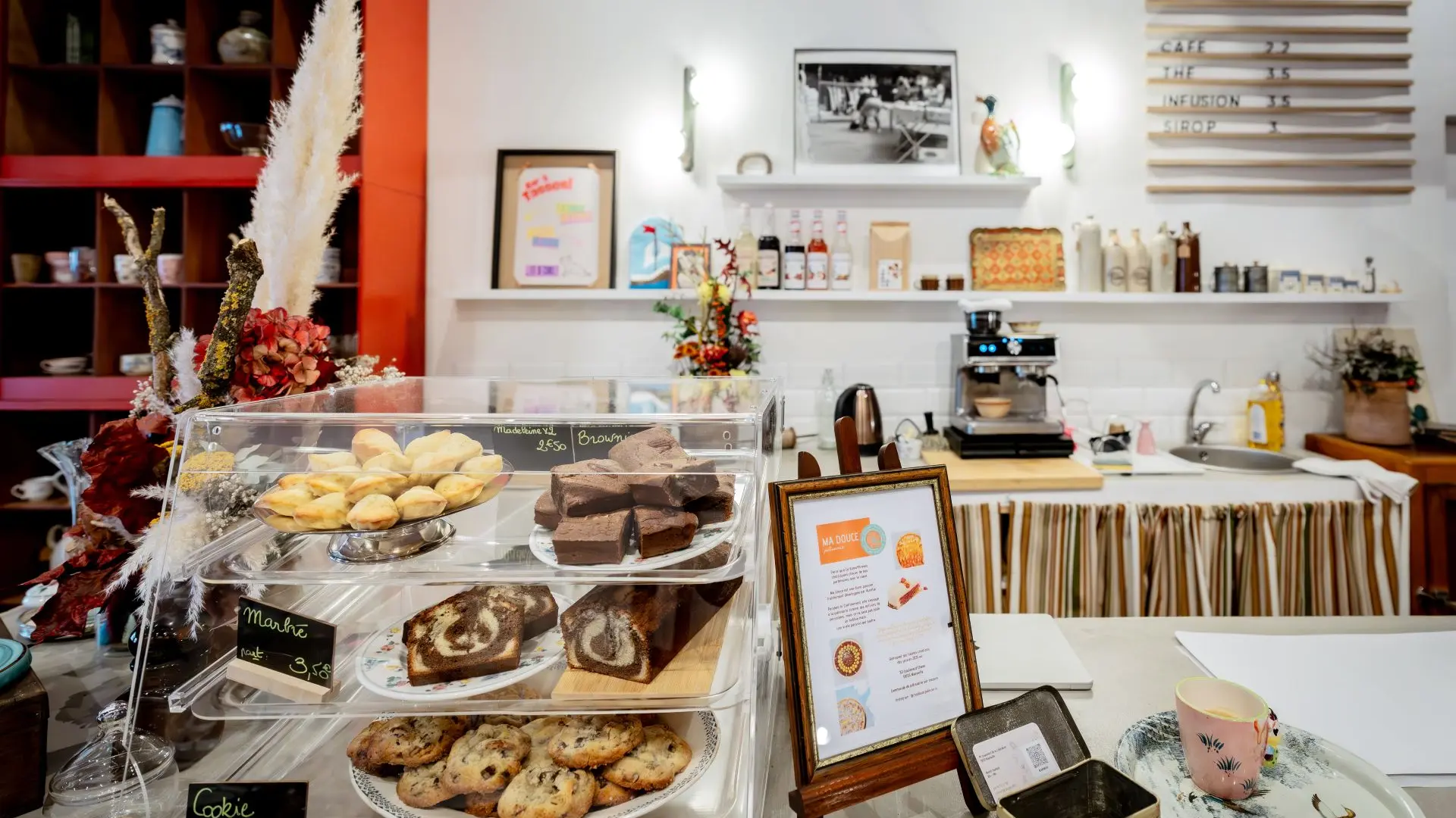 comptoir avec patisseries