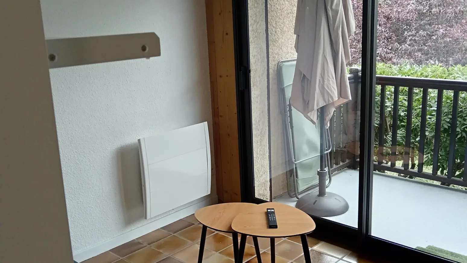 Coin séjour avec TV