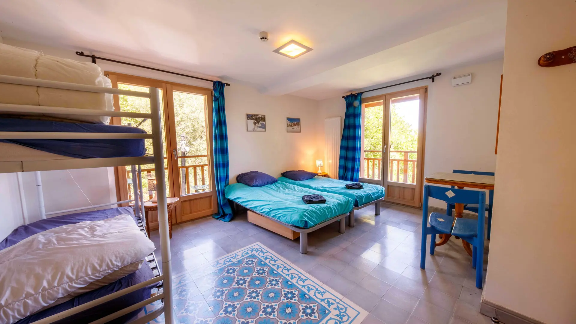 Chambre hiver Ecogite de Villeplane dans la réserve naturelle des gorges de Daluis - Gîte d'Etape et de Groupe Alpes-Maritimes