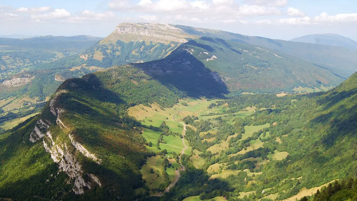 Vue sur le Margeriaz et le massif des Bauges depuis la Galopaz