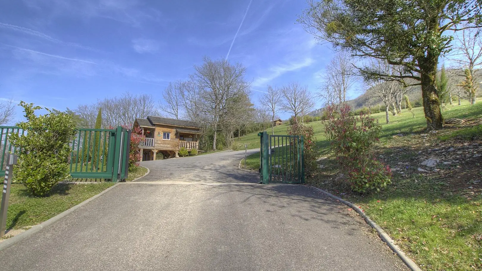 Accès sur la propriété.