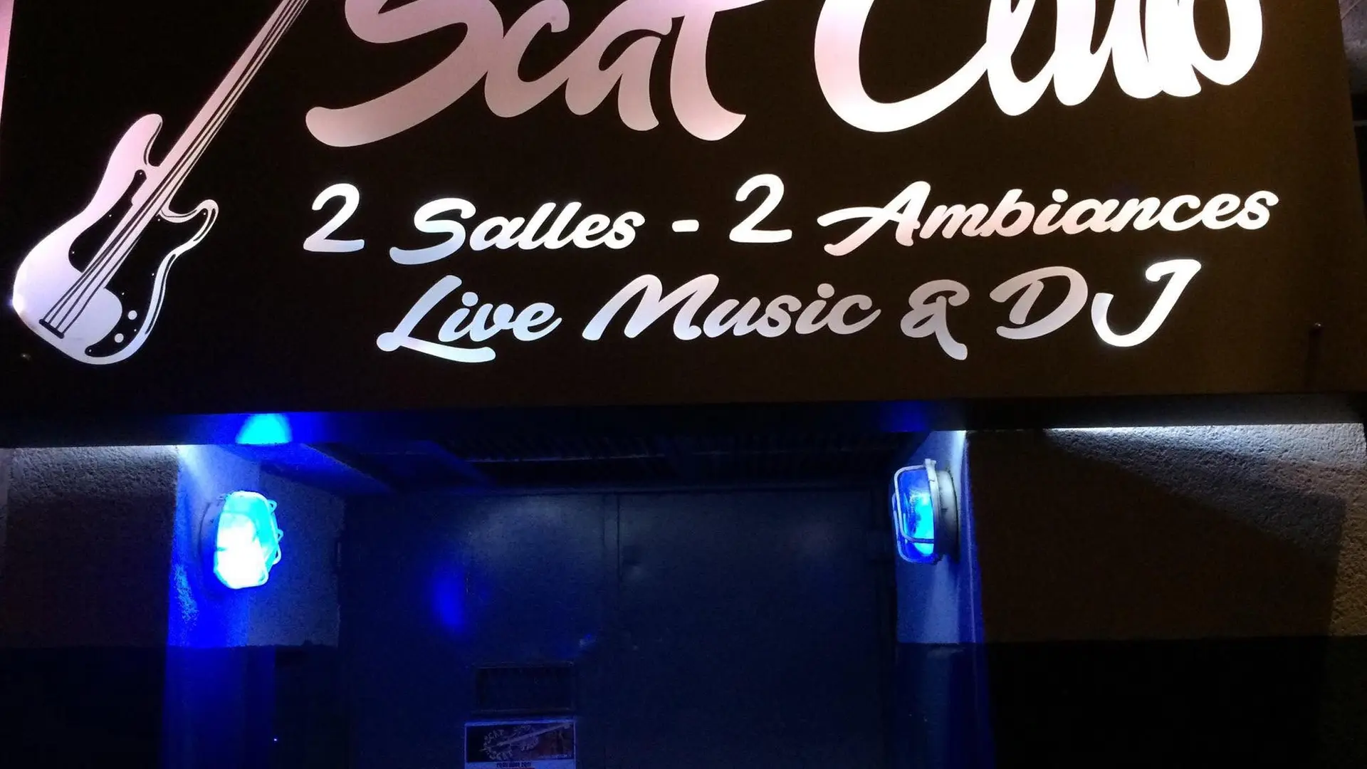 Devanture du Scat Club