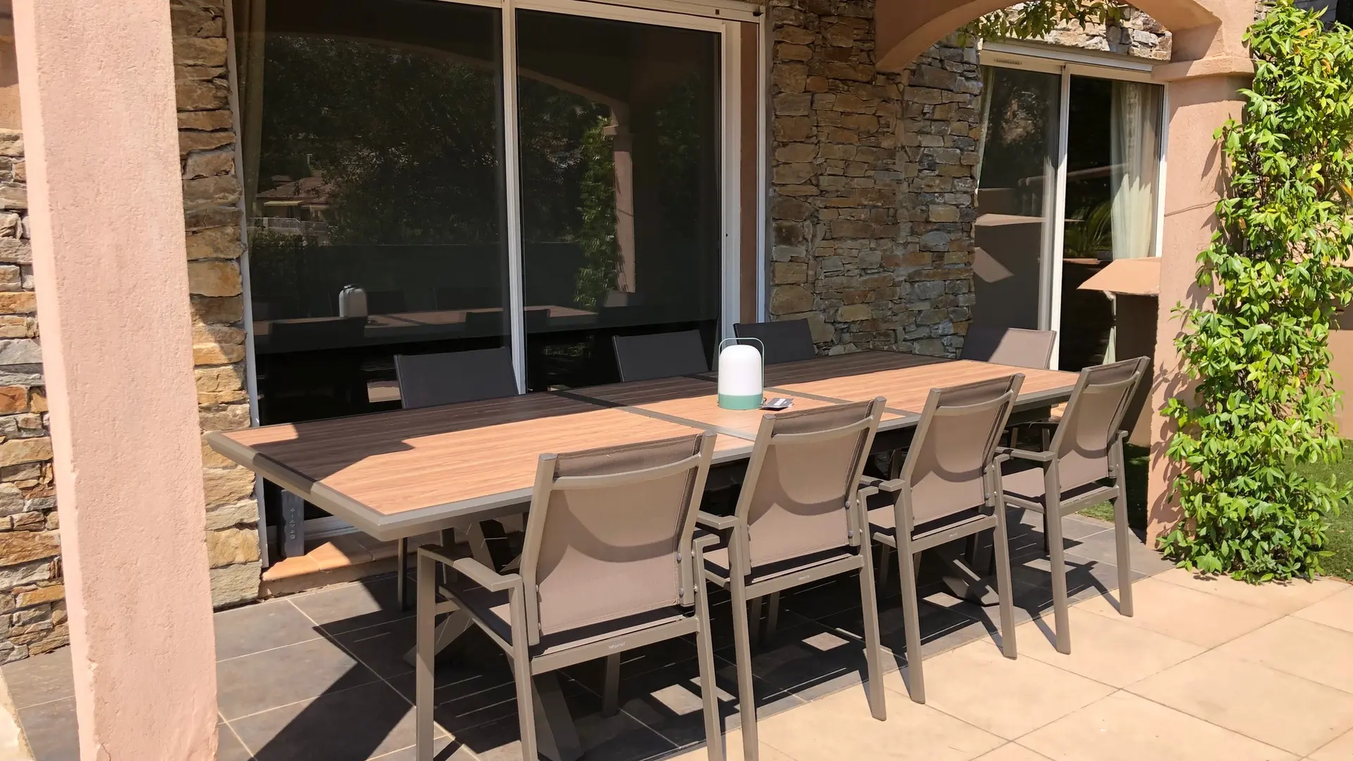 Espace repas extérieur