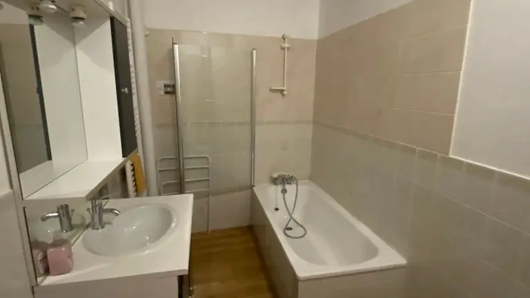 Salle de bain et wc rez de chaussée