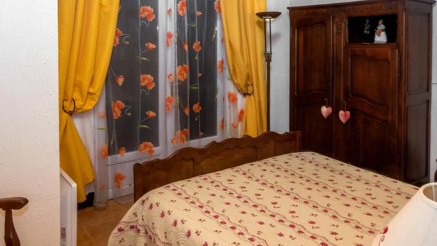 La Bastide des Chênes-chambre avec fenêtre-Le Broc-Gîtes de France Alpes-Maritimes.