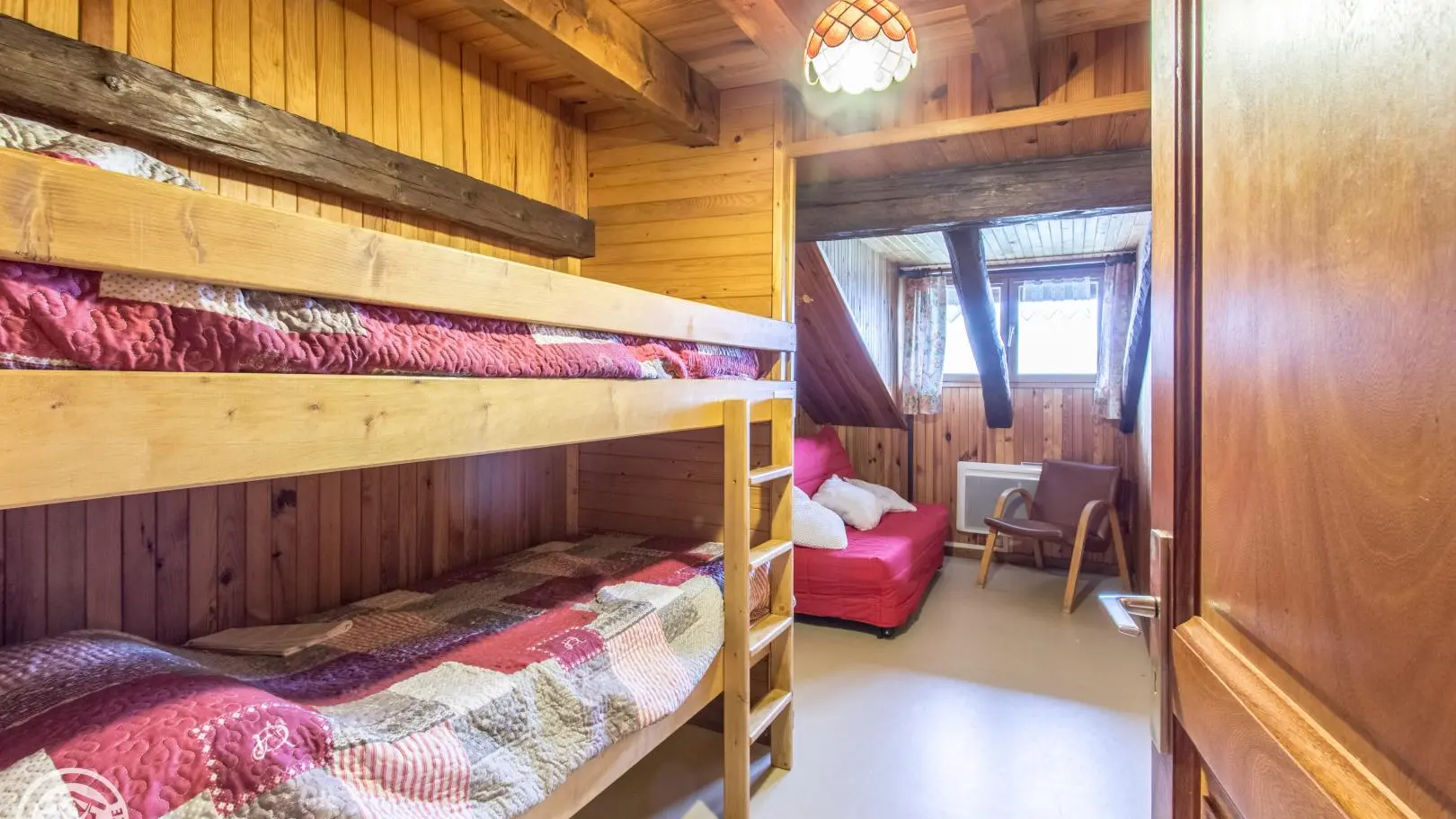 Chambre 2 avec 2 lits superposés