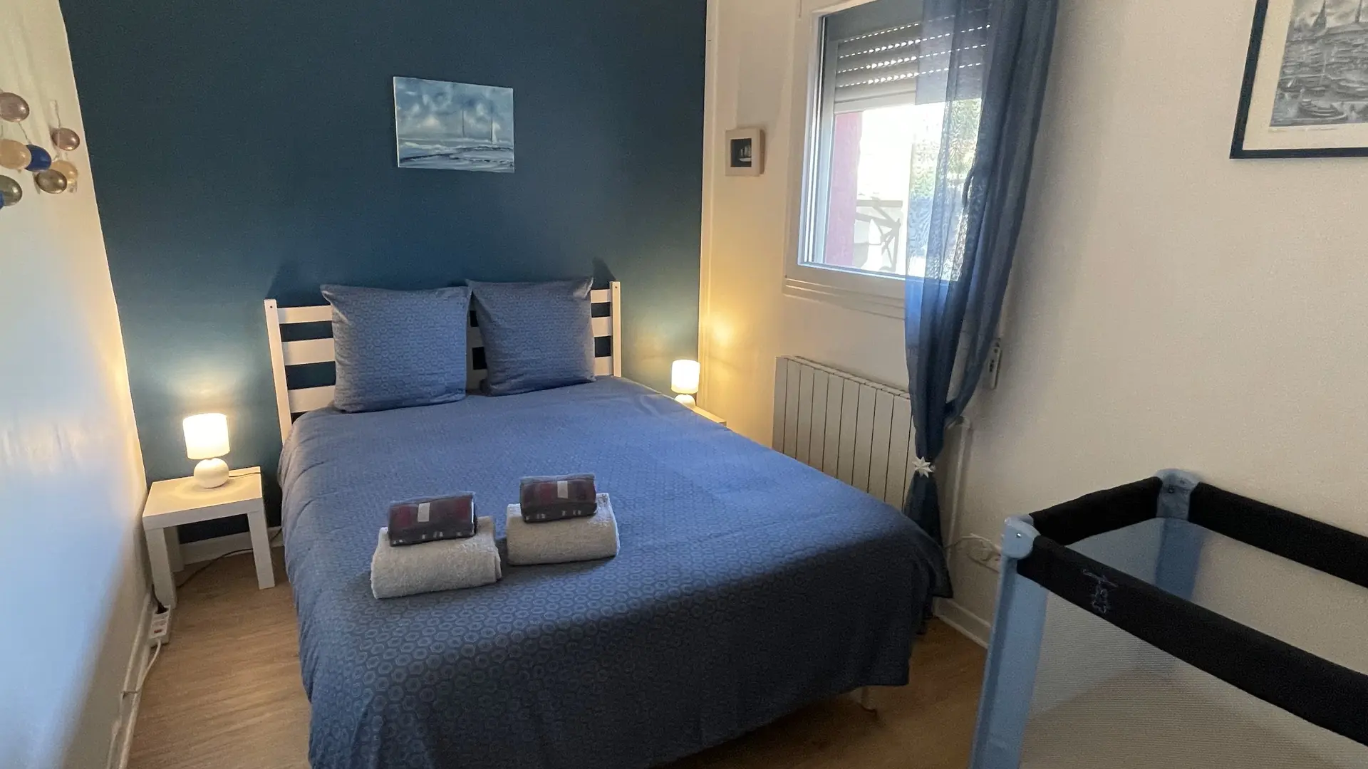 A l'ombre des oliviers_L'Isle-sur-la-Sorgue chambre bleue