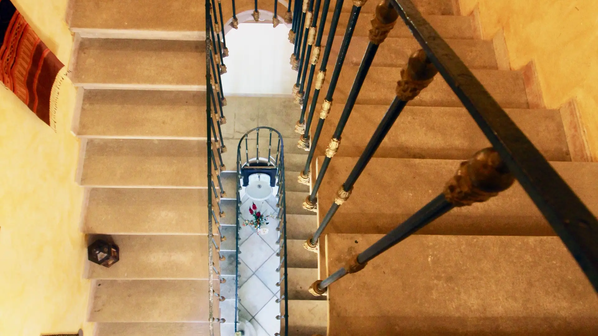 Escalier en pierre - Fontaines des Magnarelles