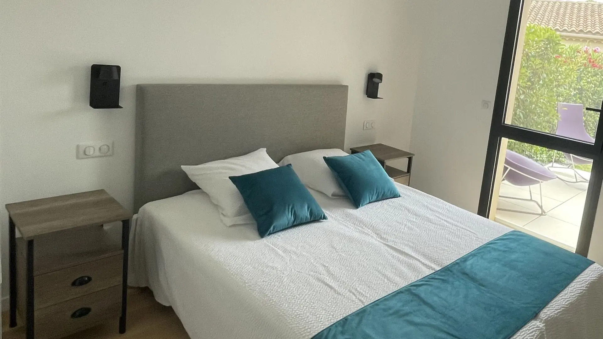 Gîte entre deux eaux_L'Isle-sur-la-Sorgue chambre bleue