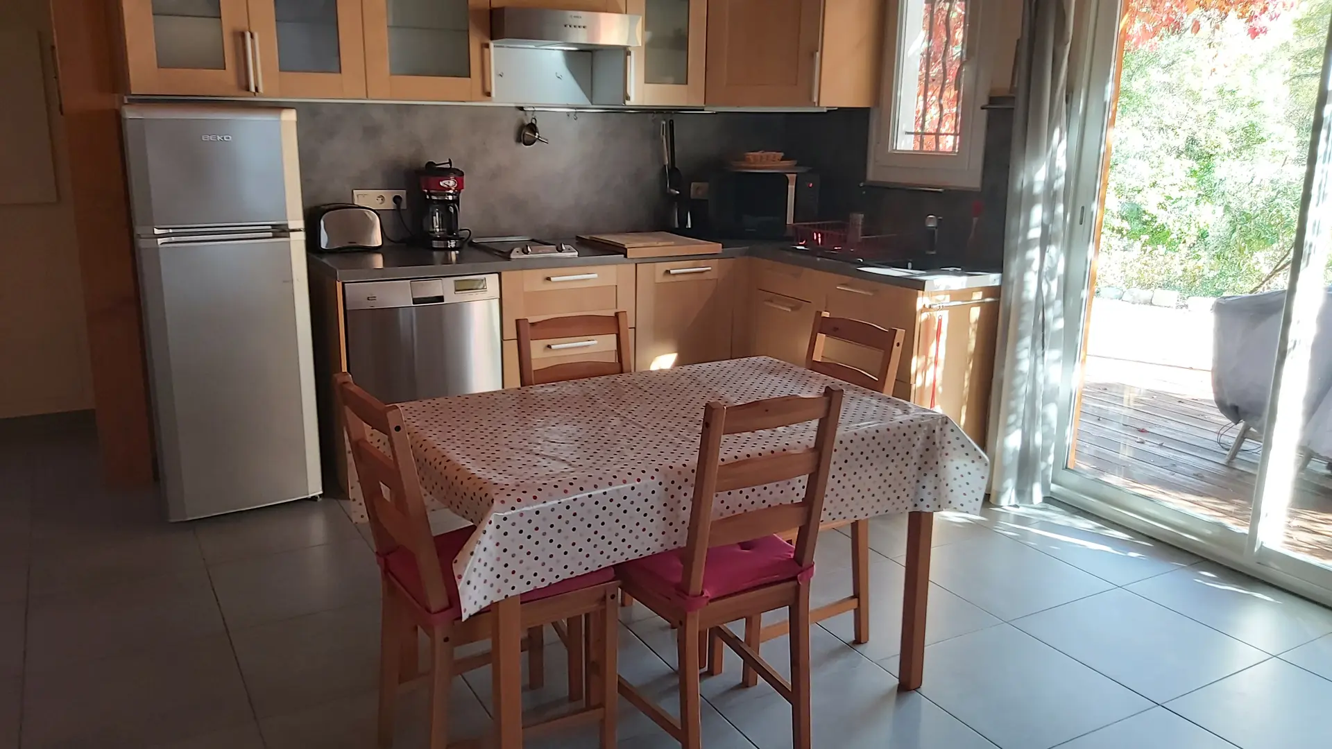 Salle à manger et cuisine