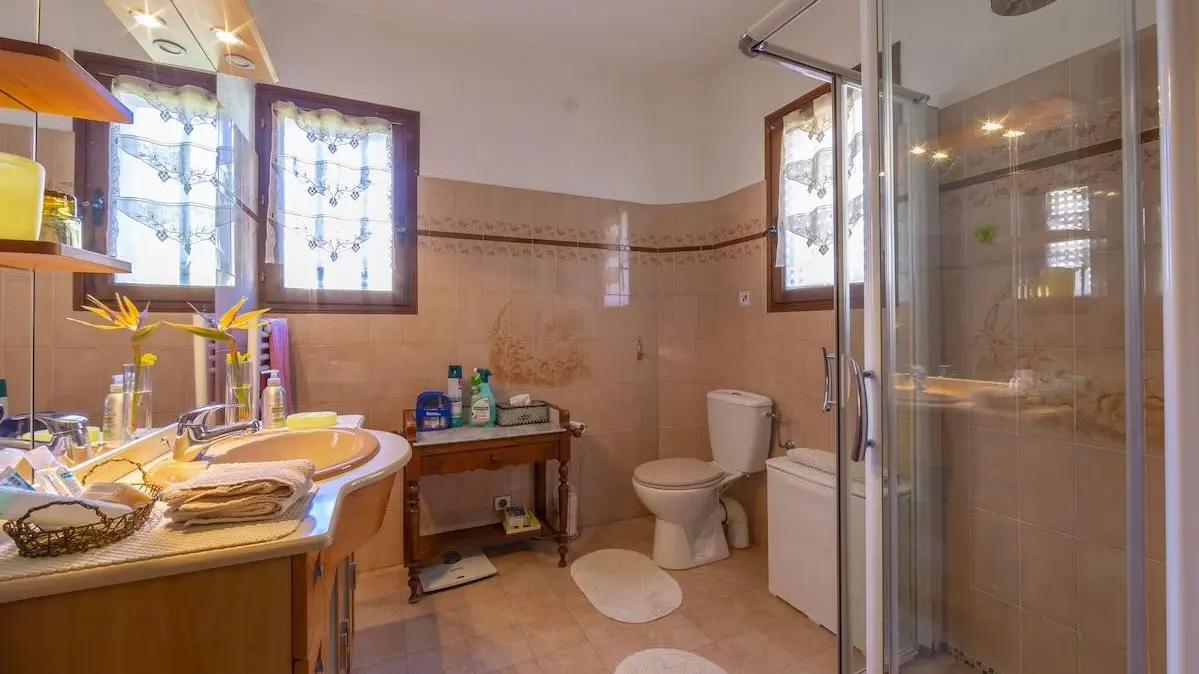 Gîte Chez Nino et Nunzia-Salle d'eau + WC Rez de chaussée-Vence-Gîtes de France Alpes-Maritimes