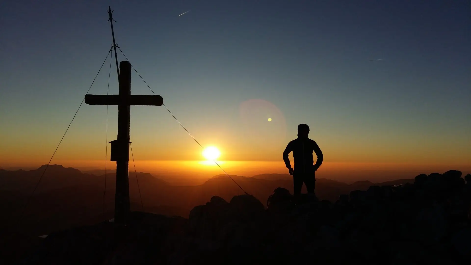 Sommet de la Pointe Percée au coucher de soleil