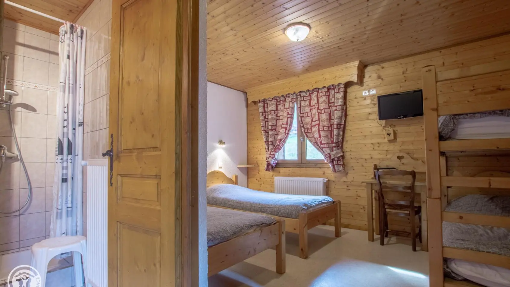 Chambre 24 avec 3 lits 90cm.