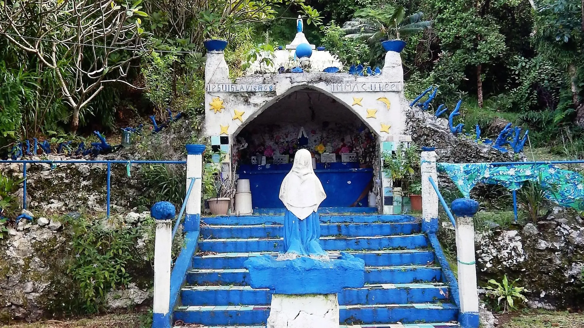 Réplique de la fameuse Grotte de Lourdes, retrouvez celle de la tribu d'Unia à Yaté