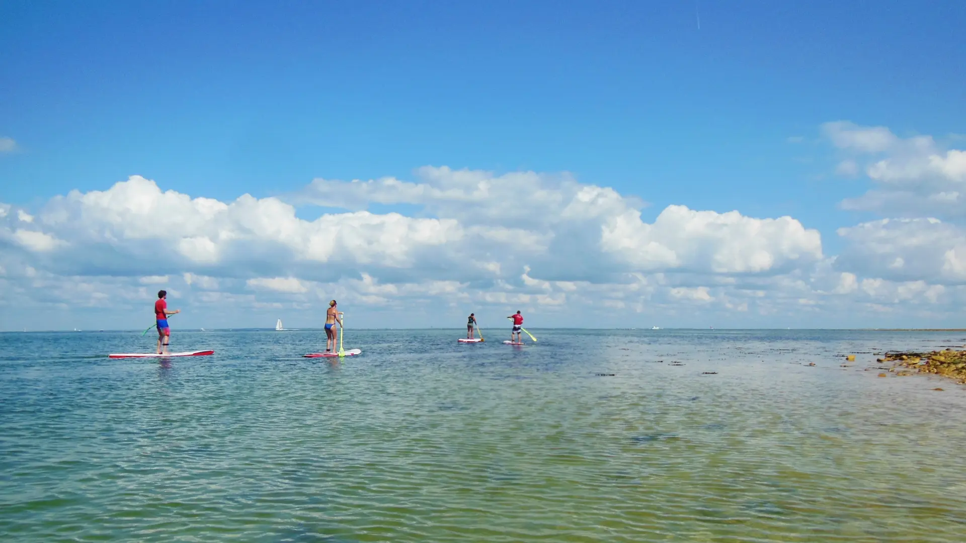 Stand-up paddleboarding on the Fier d'Ars river