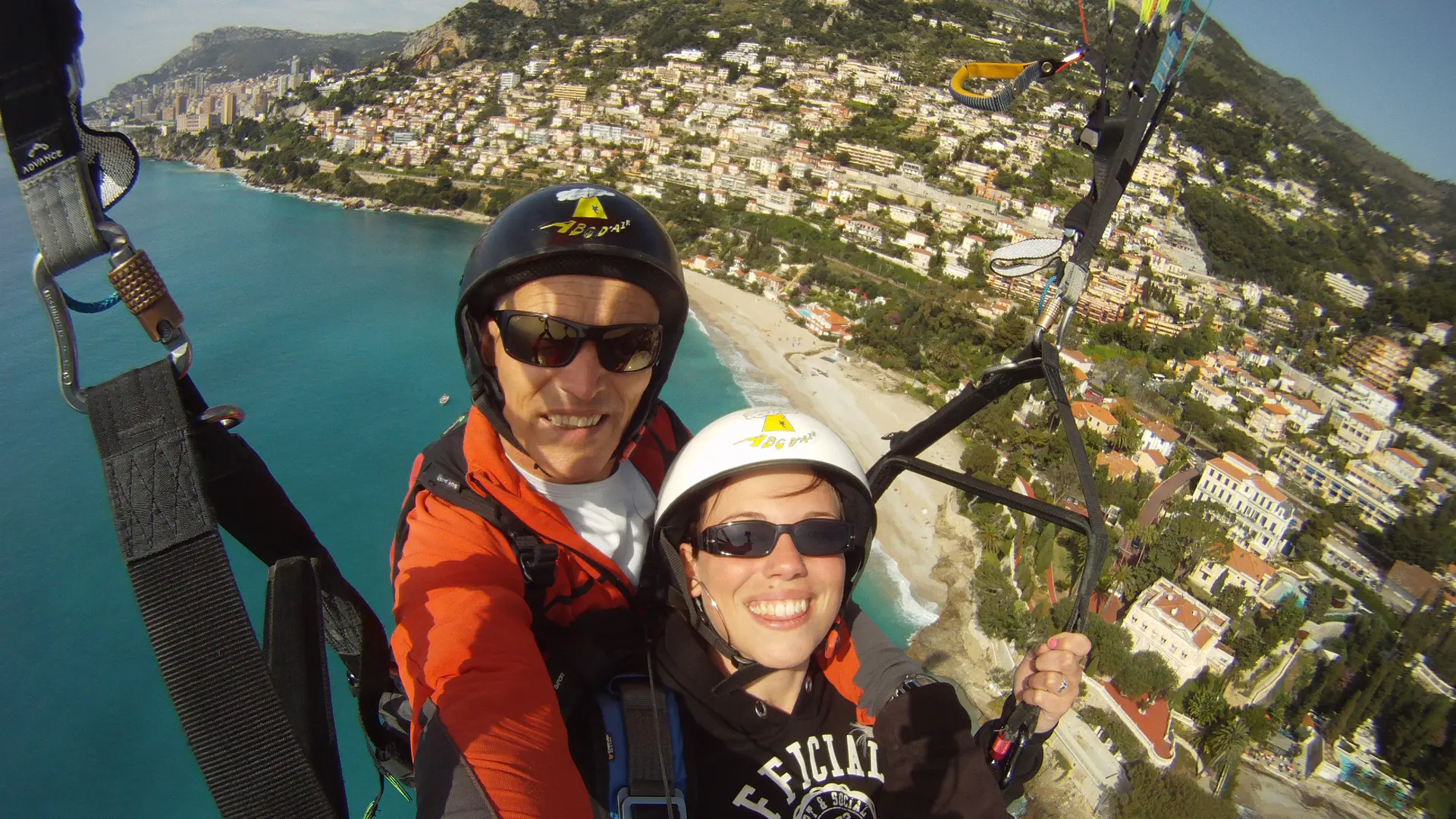 Atterrissage parapente sur la plage de Roquebrune-Cap-Martin