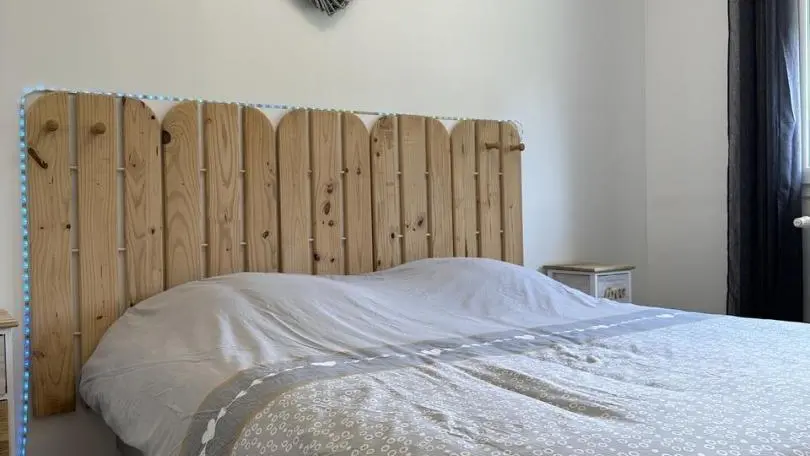 Chambre équipée d'un lit double en 160.