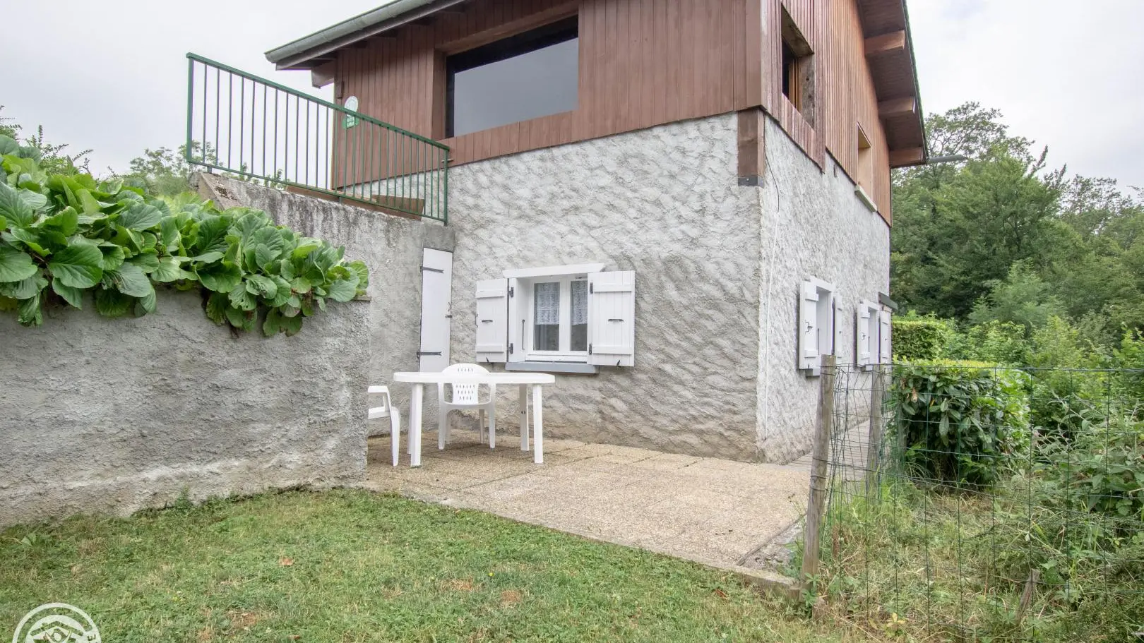 2ème terrasse côté Est.