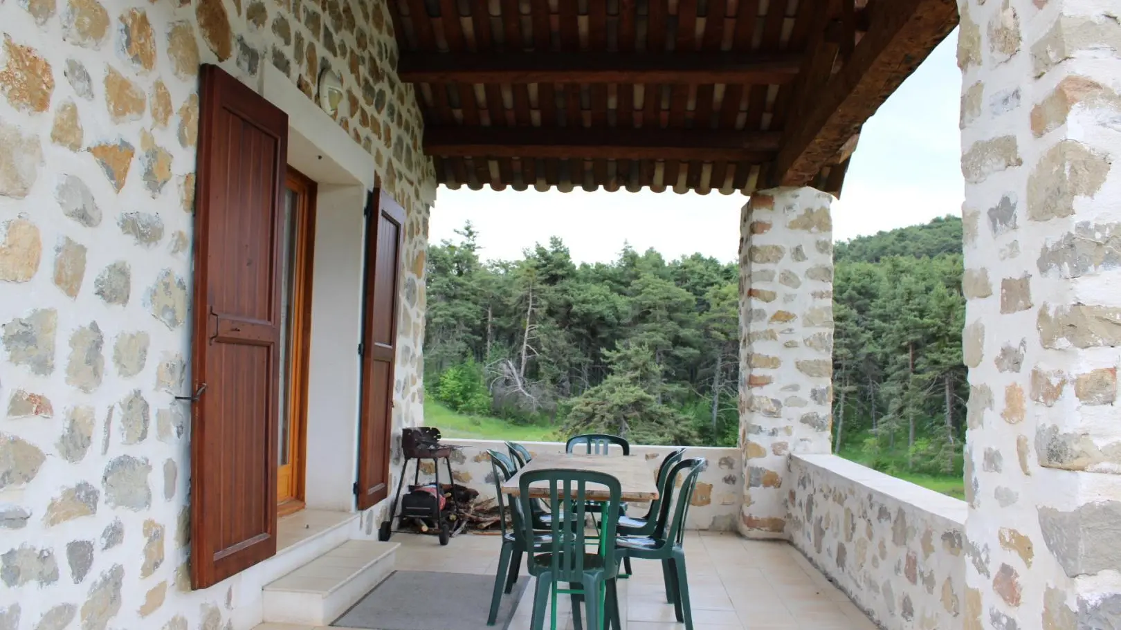 Terrasse-Gîte Plateau du Lac n°3-Bairols-Gîtes de France Alpes-Maritimes