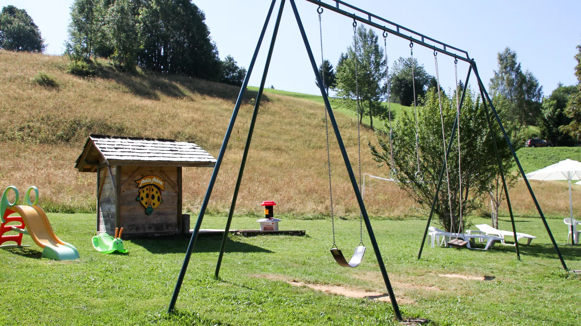Chalet la Marmotte, Bac à sable, balançoires