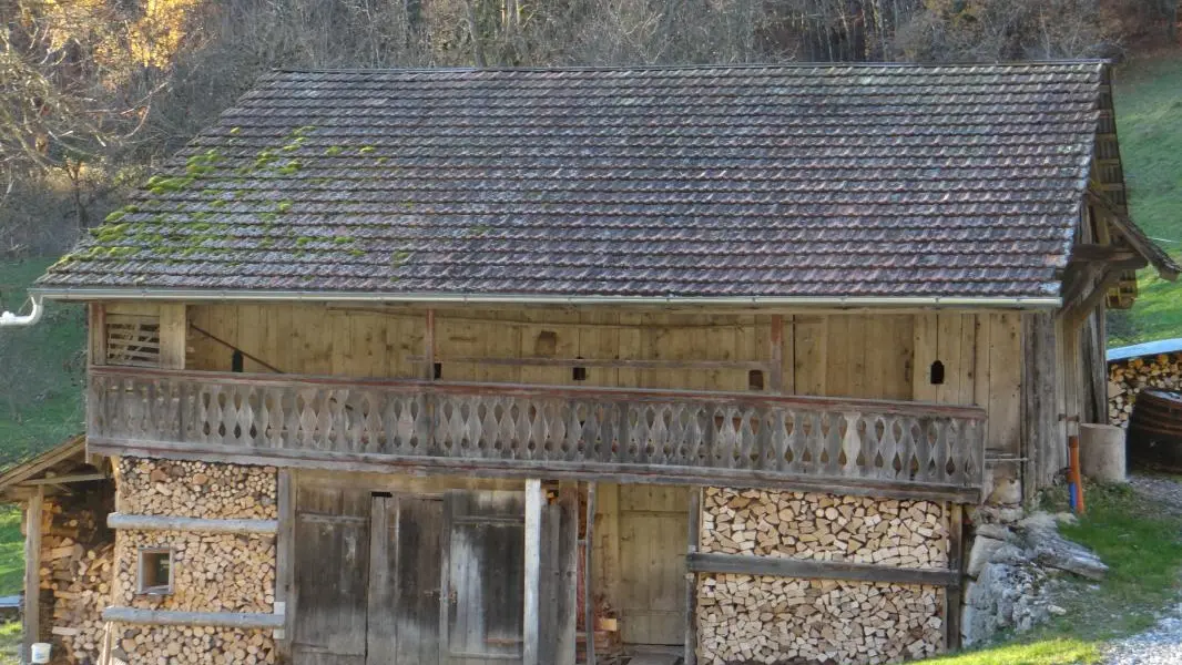 Le plus ancien bâtiment de la propriété : la remise à bois