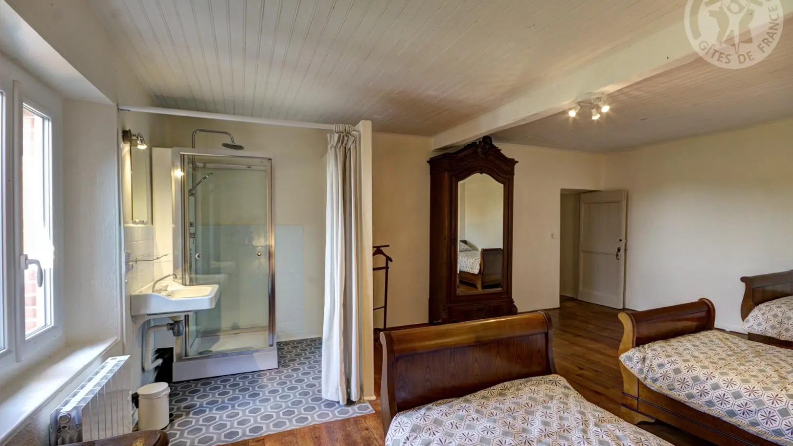 Chambre n°3 (3 lits 90) + salle d'eau privative