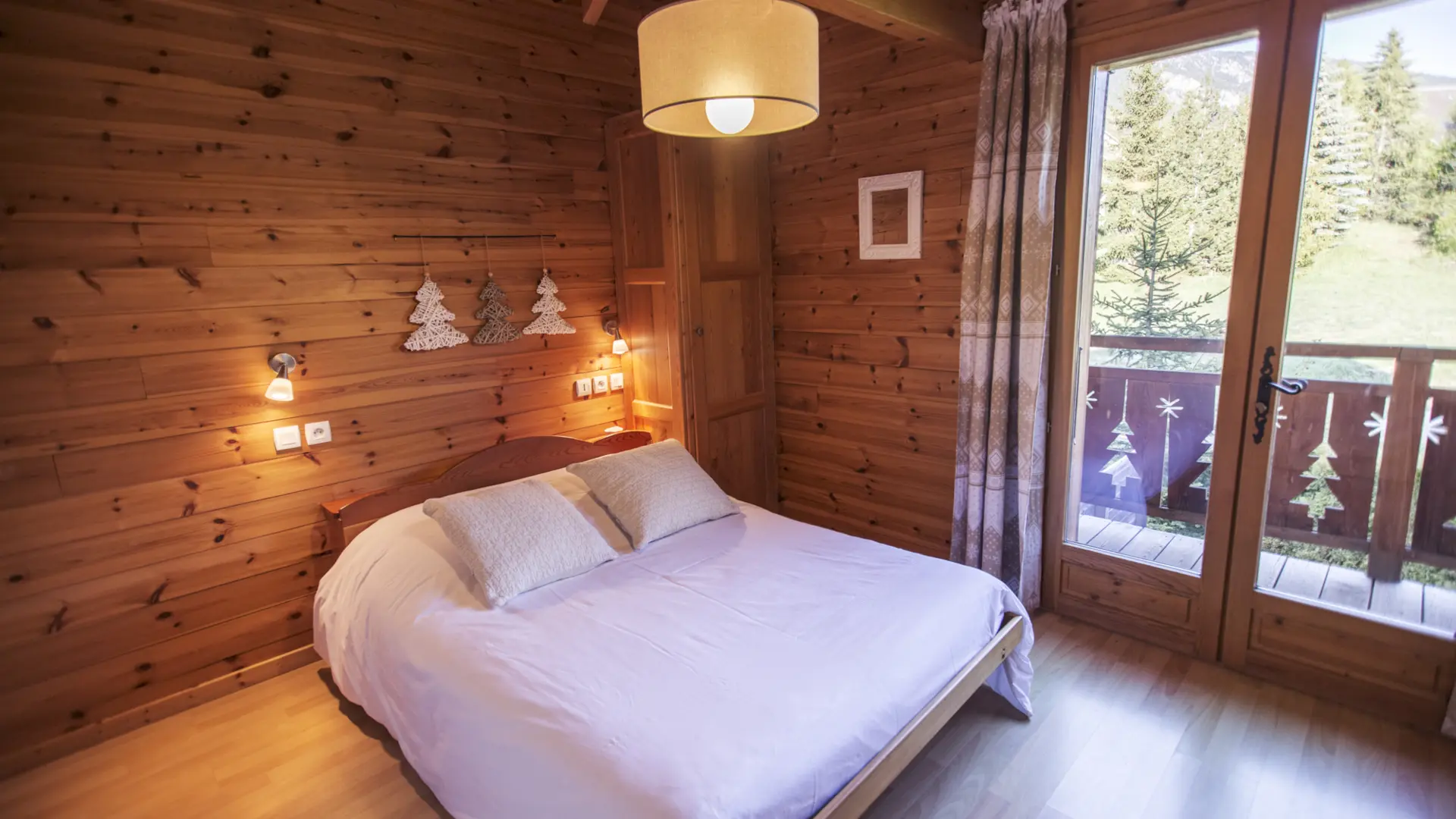 chalet-le-serre-des-oiseaux-mougd-chambre2-serre-chevalier-chantemerle