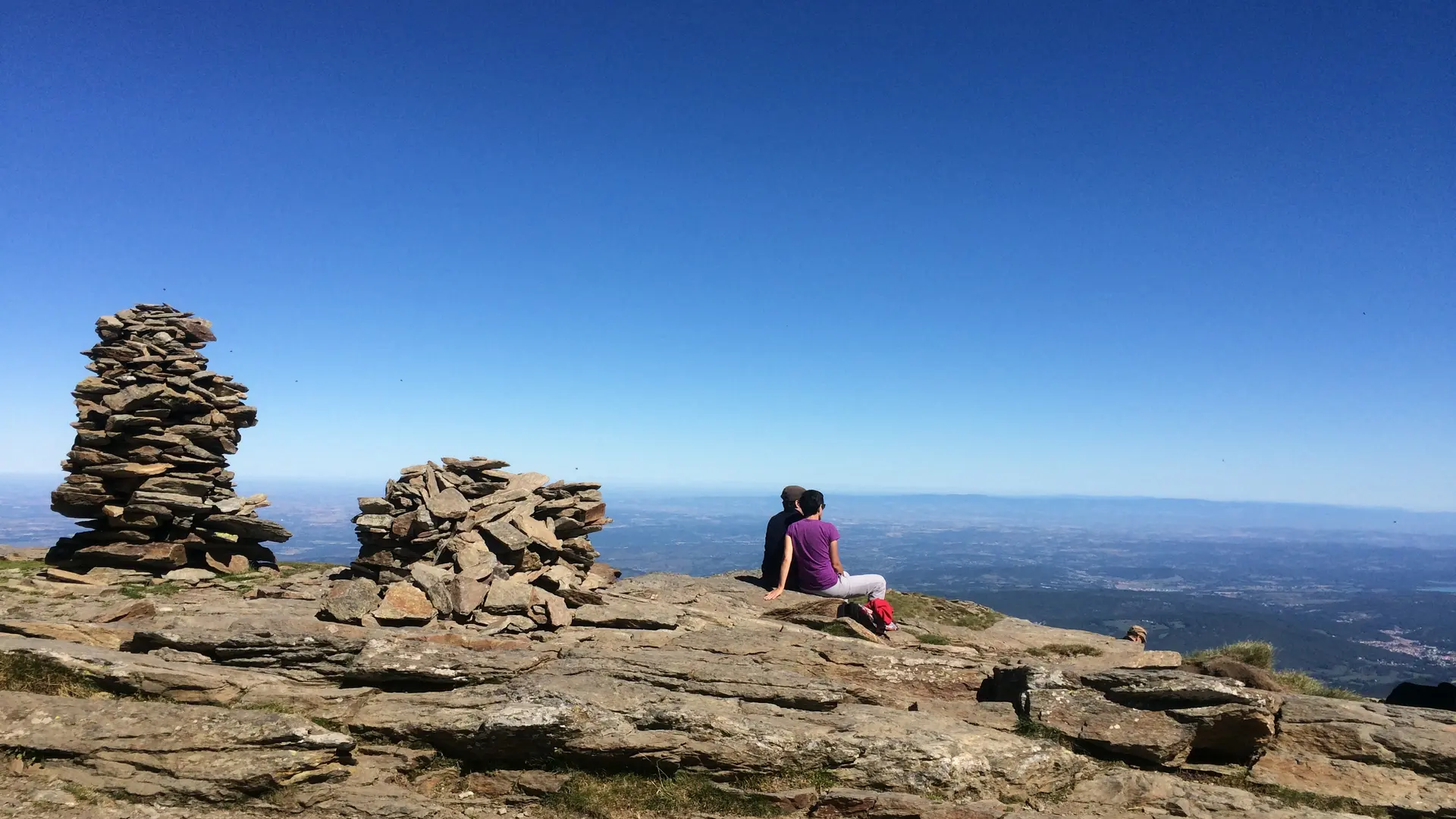 Randonneurs sur le sommet